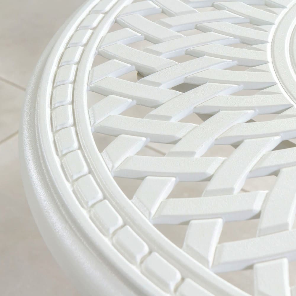 Baswick-Table-Soft-White-Close-Up-VB