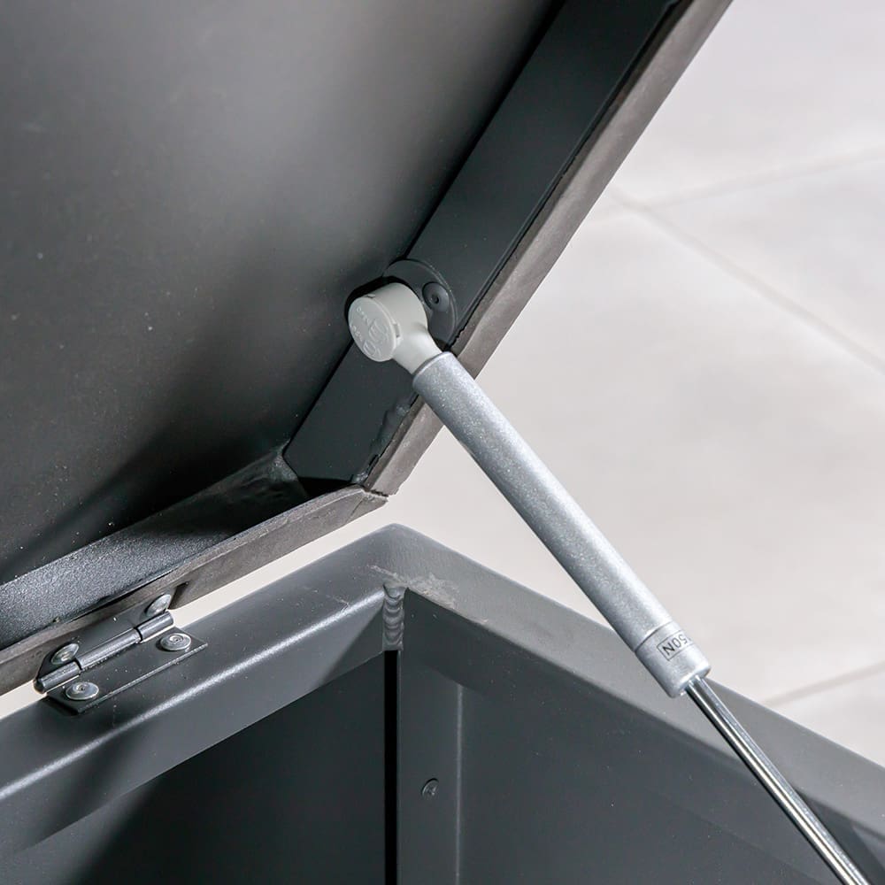 Aluminium Cushion Box Close Up 3 VB MAQ001.1