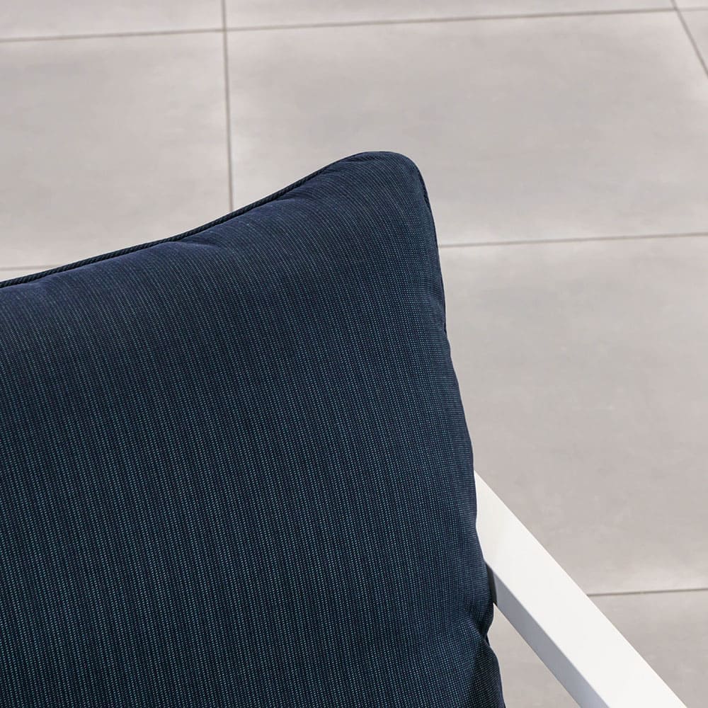 Panama Lounge Chair White Navy Close Up VB