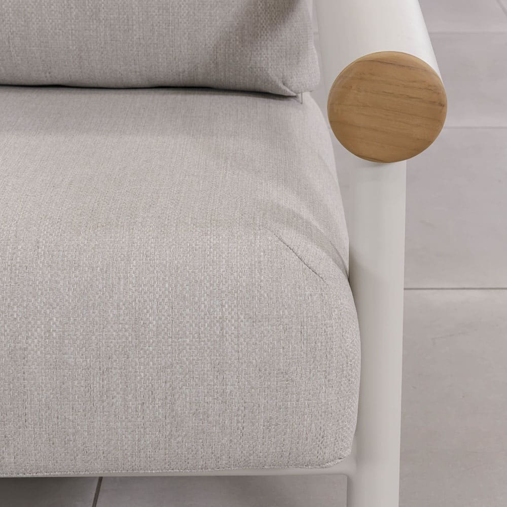 Lunabreeze Lounge Sofa Close Up (VB)