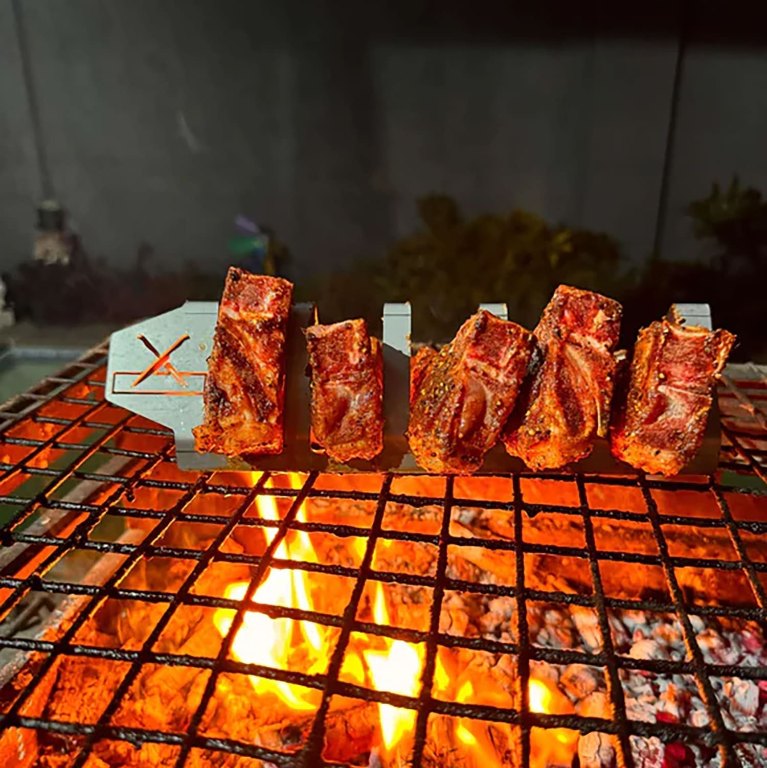 braai and slice master block grilling rack with steaks on fire 580x crop center