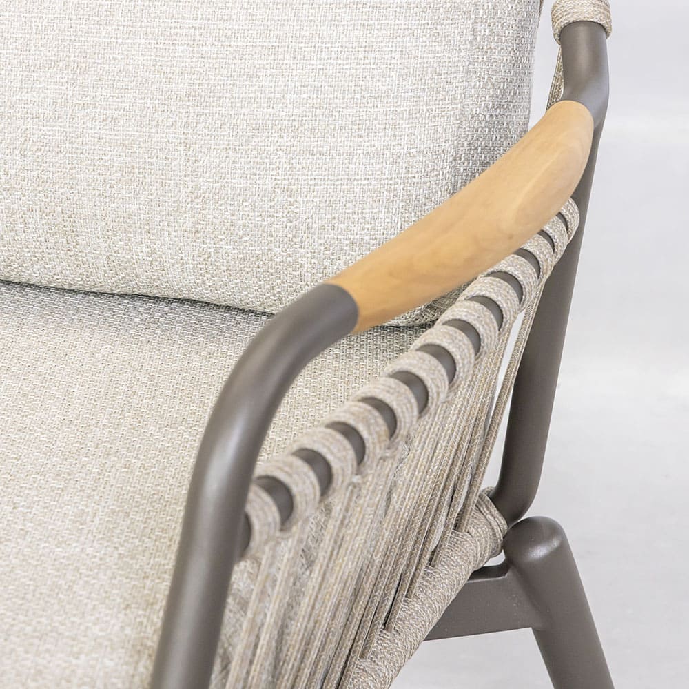 Bordeaux Sofa Close up 3 (VB)